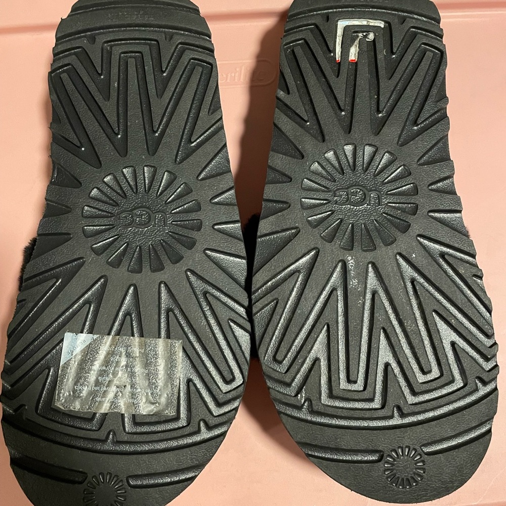 Women’s Size 9 Authentic Ugg Slides. Gently Worn.… - image 2